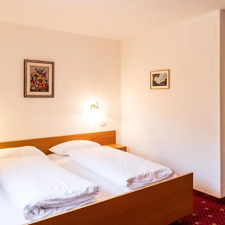 Garni Juri Bed and Breakfast La Villa  Exterior foto