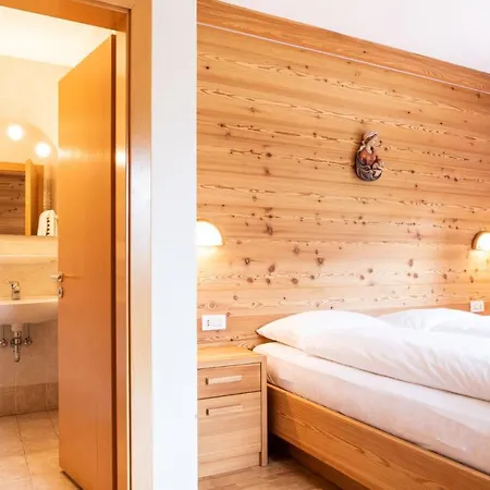 Garni Juri Bed and Breakfast La Villa  Exterior foto